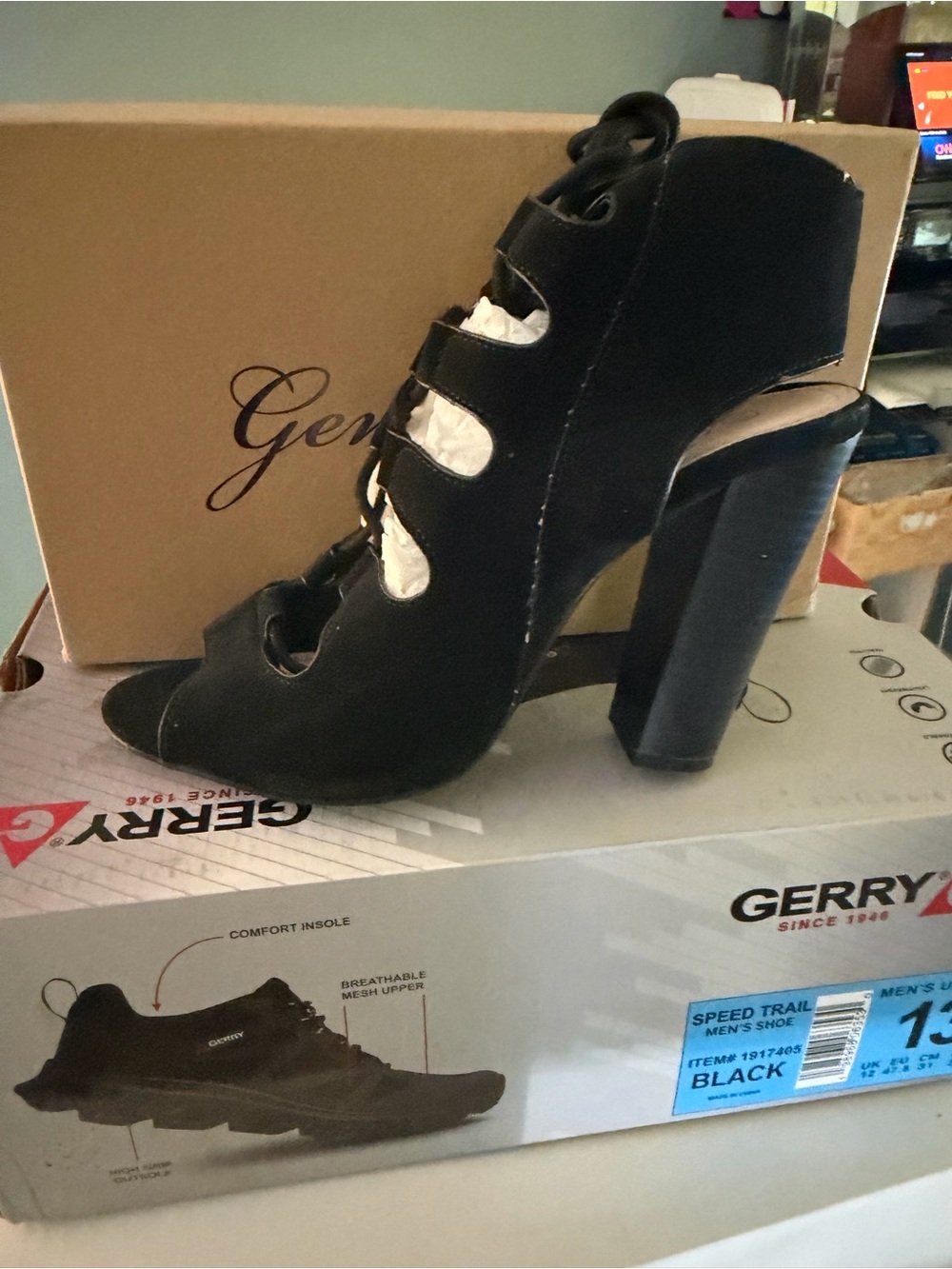 Genshuo Women’s Lace Up Heeled Booties Black Suede Size 9 M US